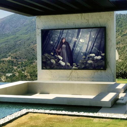Zion outdoor microLED scherm in tuin met berg